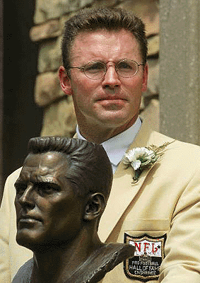 Howie Long poses with his bust July 29, 2000