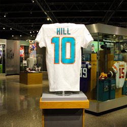 The end of the 2023 NFL regular season saw Miami Dolphins wide receiver Tyreek Hill make history and Pittsburgh Steelers head coach Mike Tomlin surpass a Hall of Famer.