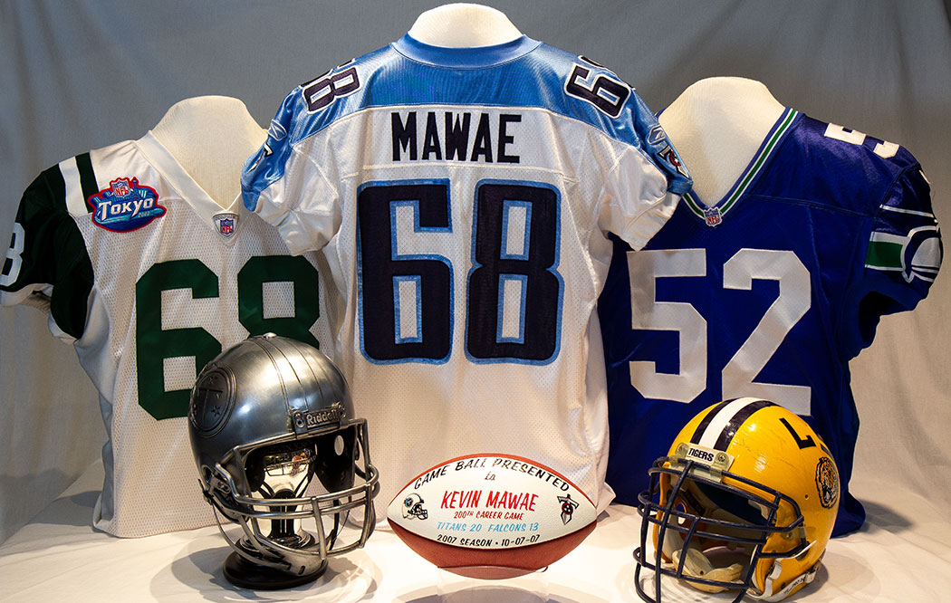 Kevin Mawae Donates Artifacts To The Hall Pro Football Hall of Fame