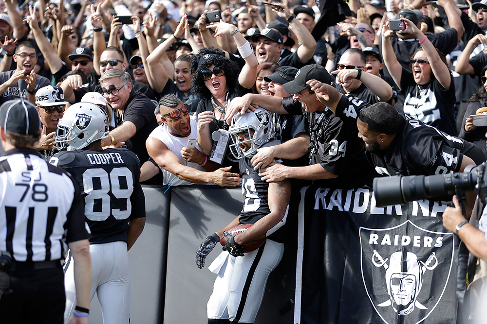 raiders-fans-1000