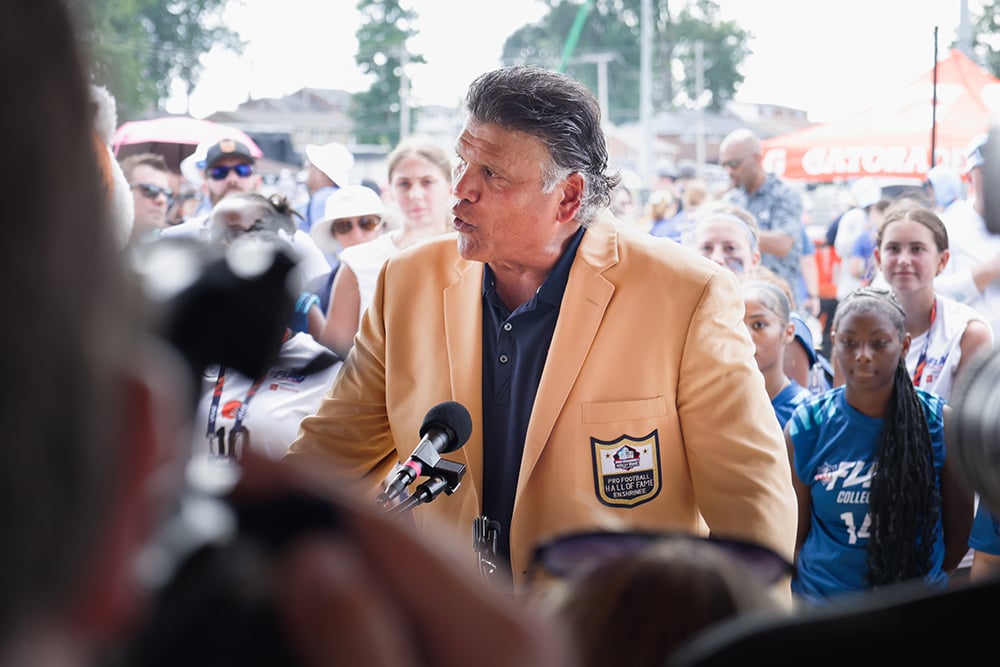 Pro Football Hall of Famers RONDÉ BARBER, JOE DeLAMIELLEURE and ANTHONY MUÑOZ were on hand to celebrate the announcement.