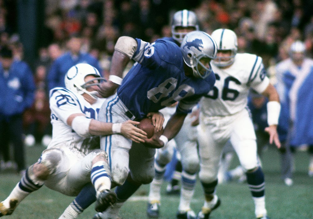Hall of Fame tight end Charlie Sanders carries the football.