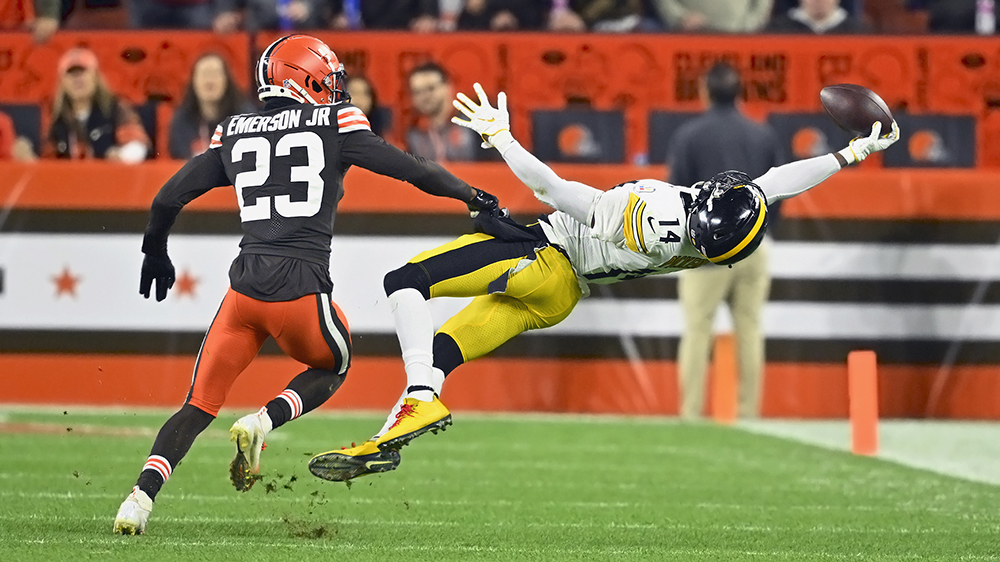 Second Place, Action – Photo by David Richard, Freelance/Associated Press, “Finger Pickens Good,” Pittsburgh Steelers at Cleveland Browns, Sept. 22, 2022.